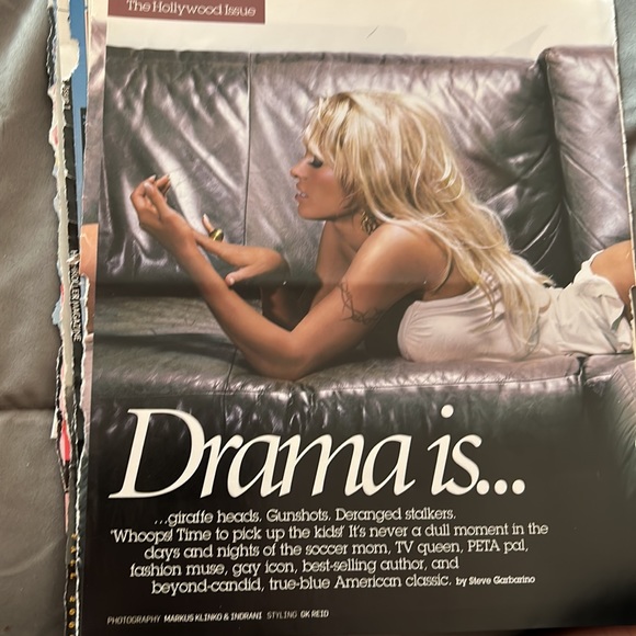 Huge lot of Pamela Anderson clippings through out many years. - Picture 2 of 16